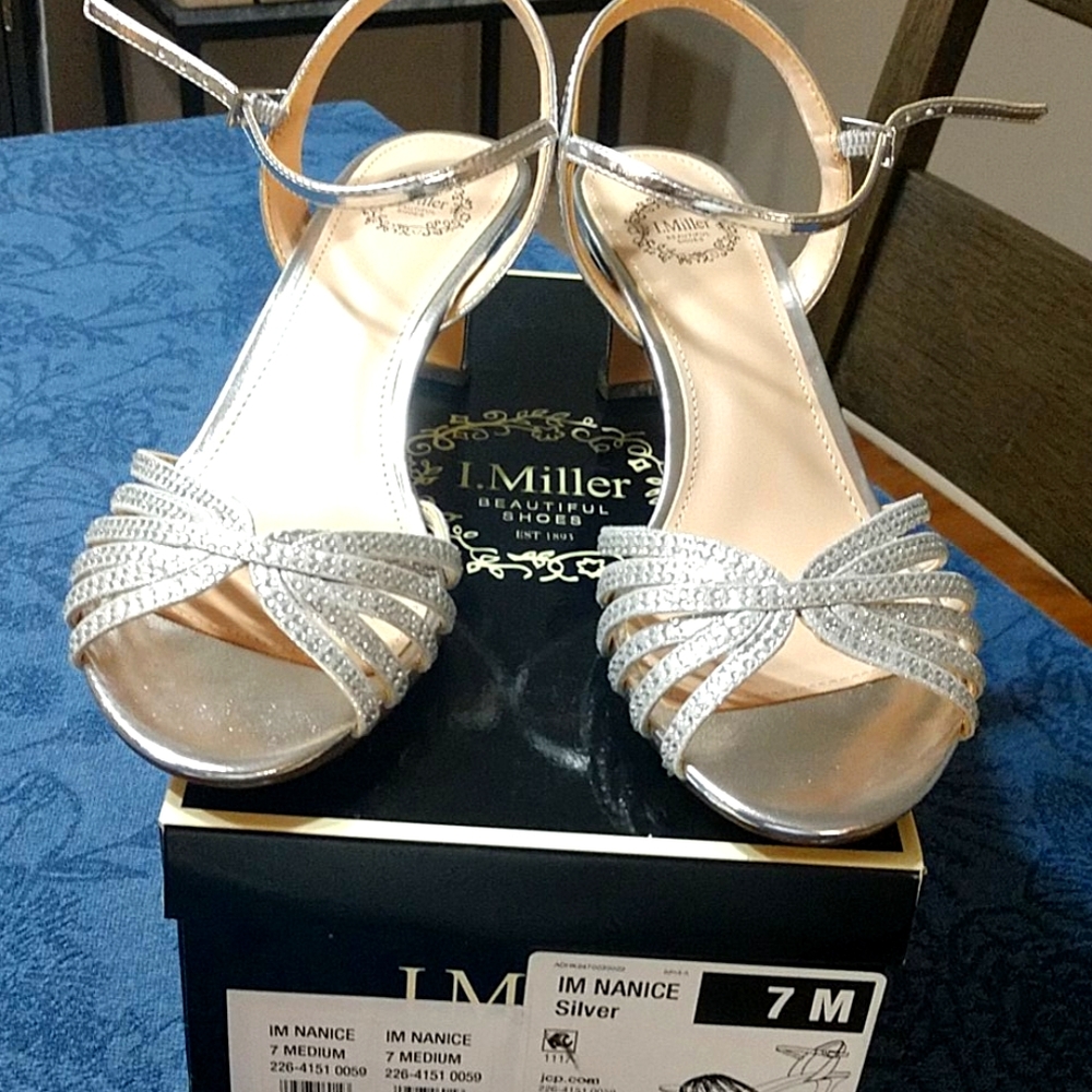 I. Miller Silver Dress Shoes. Ladies 7M